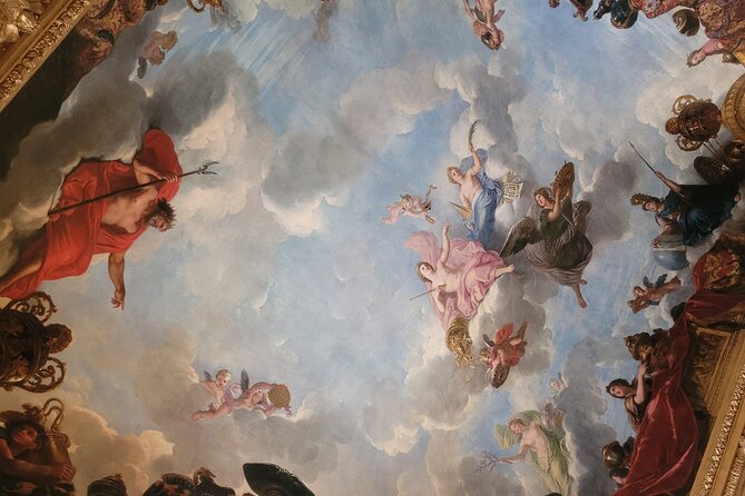 Versailles Palace Guided Tour with Gardens Access - Crowds, standing, and shoe choices for a smoother Versailles day