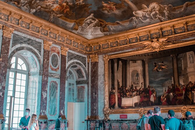Versailles Palace Guided Tour with Reserved Entry - Timed-entry palace access that keeps you moving