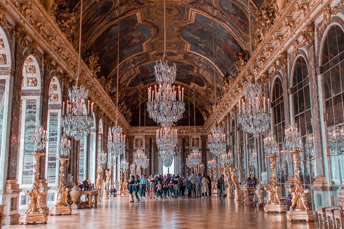 Versailles Palace Guided Tour with Reserved Entry - The King’s Bedroom: the royal home gets real