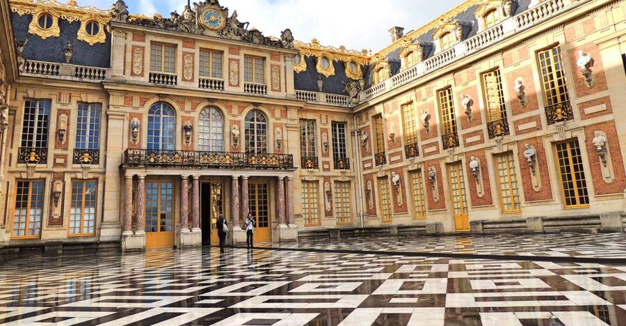 Versailles: Skip-the-Line Guided Palace Tour and Full Access - Why this Versailles tour feels different from a self-guided visit
