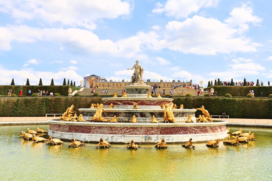 Versailles: Skip-the-Line Guided Palace Tour and Full Access - Headsets, crowd control, and how the 90 minutes stays enjoyable