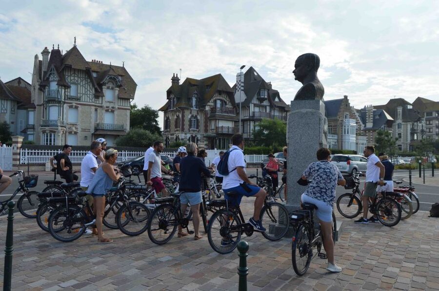 Visite guidée à vélo Deauville & Trouville EN FRANCAIS - Bikes, Helmet, Basket, and What to Wear in Normandy Weather